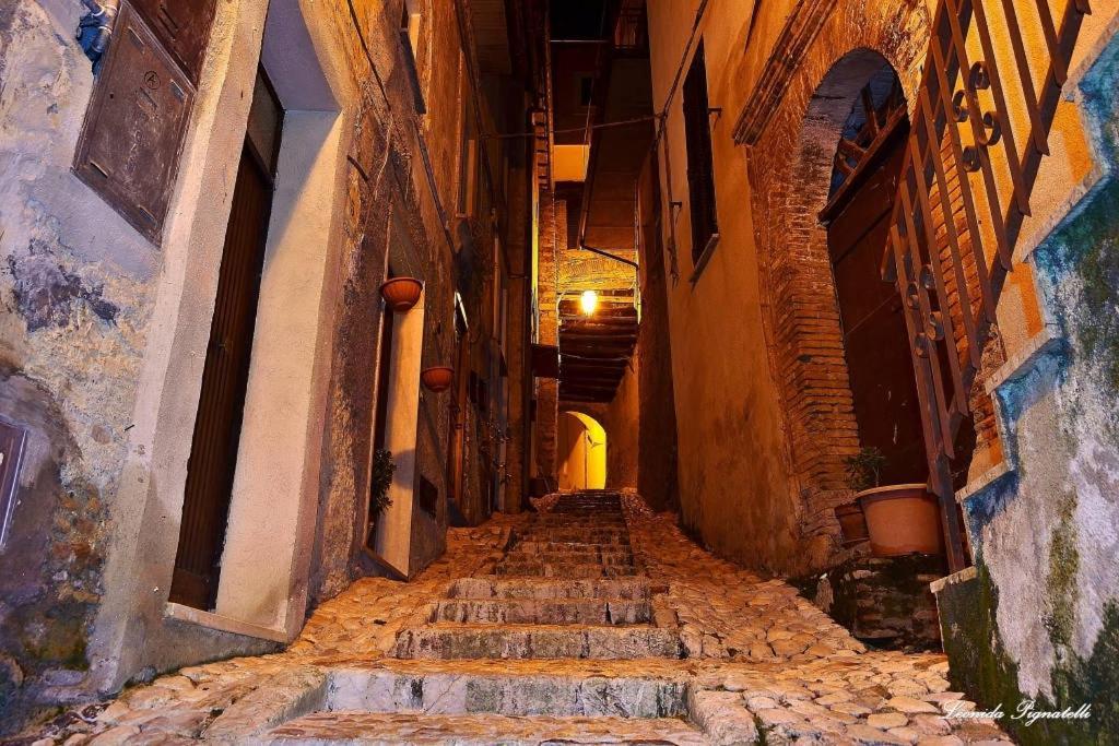 Casa In Antico Borgo Medievale A Tarano Ri, Via Giacomo Leopardi, 15 Villa Kültér fotó